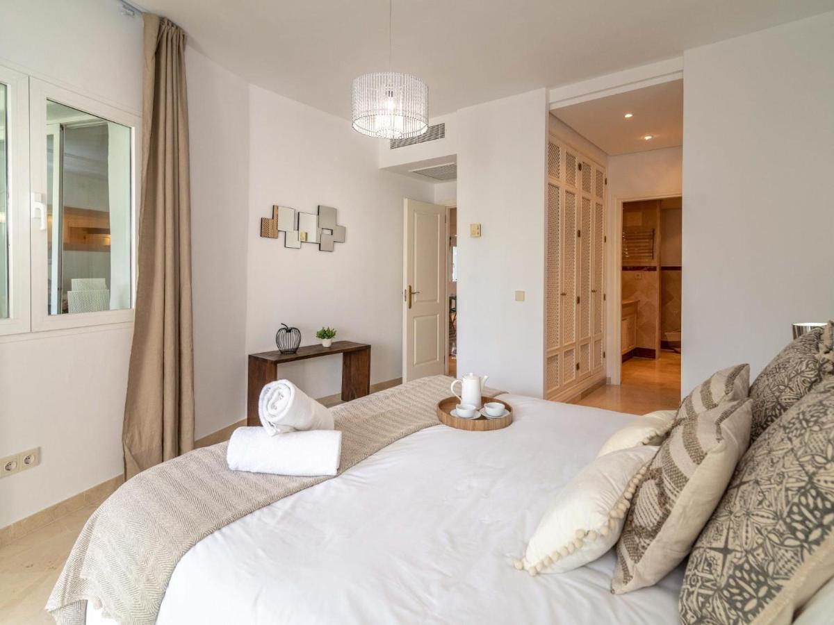 Vacation I Jardines De Ventura Del Mar, Walk To Puerto Banus Marina, A Minute From The Beach, Groundfloor, Family Friendly And Pool Apartment *